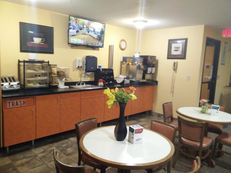 Super 8 By Wyndham Chisago City מראה חיצוני תמונה